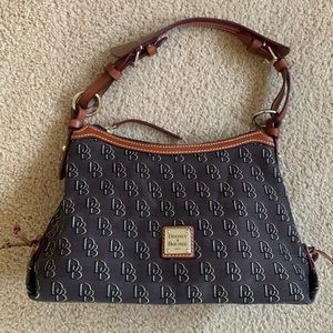 ❤️EUC Dooney Bourke Signature Fabric   Hobo Handbag
